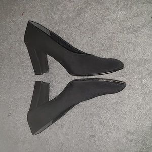 Stuart Weitzman Size 8.5 B Black Satin Pumps